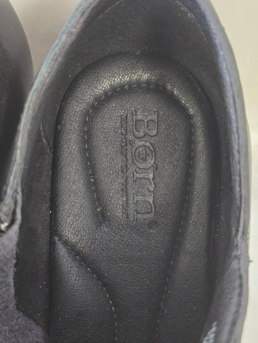 Ladies Born Kenzy Black Italian Leather Zippered Booties Size 7.5 Classic Casual - Picture 4 of 6